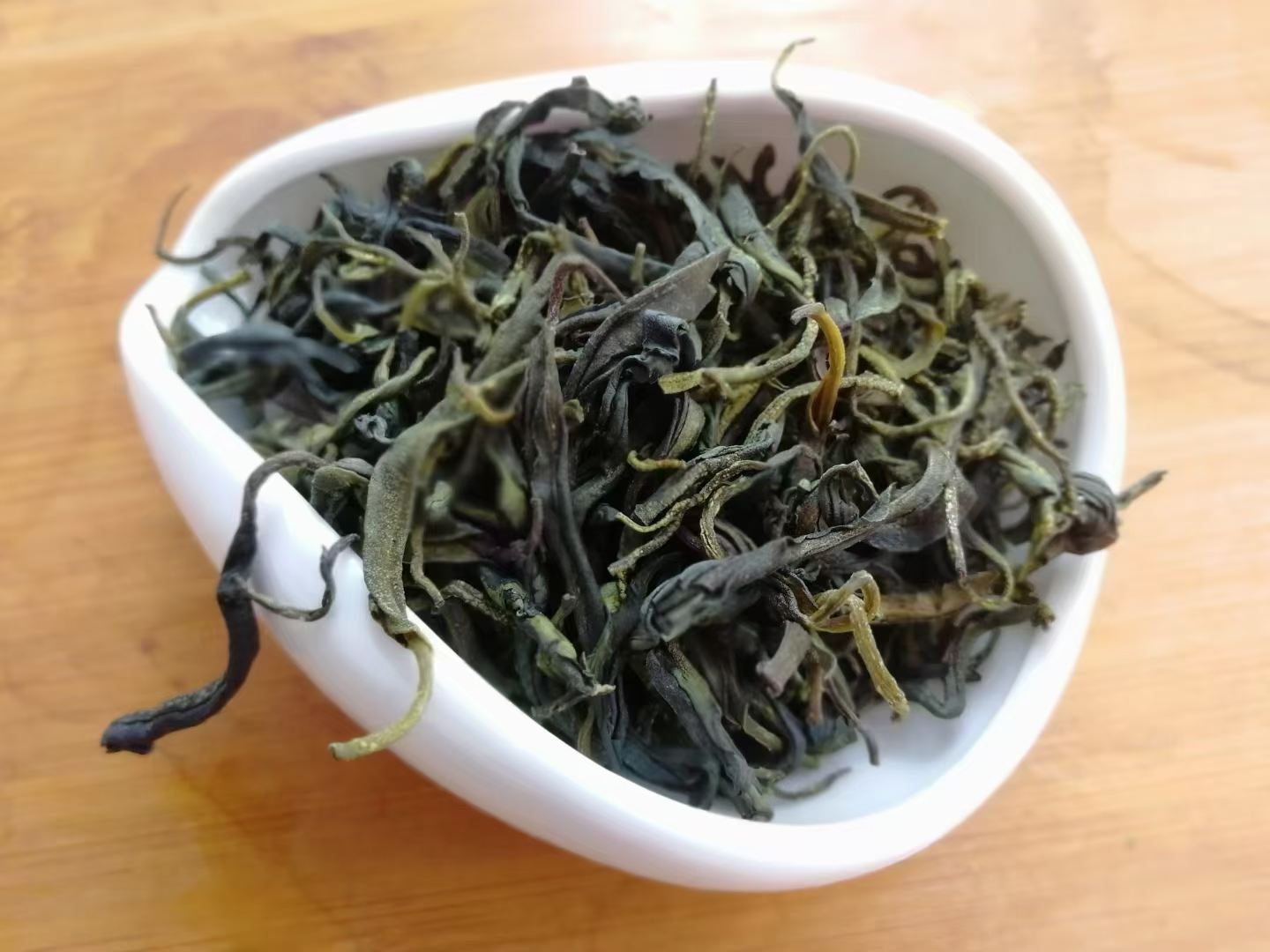 从干茶和茶汤判断石崖茶的品质优劣